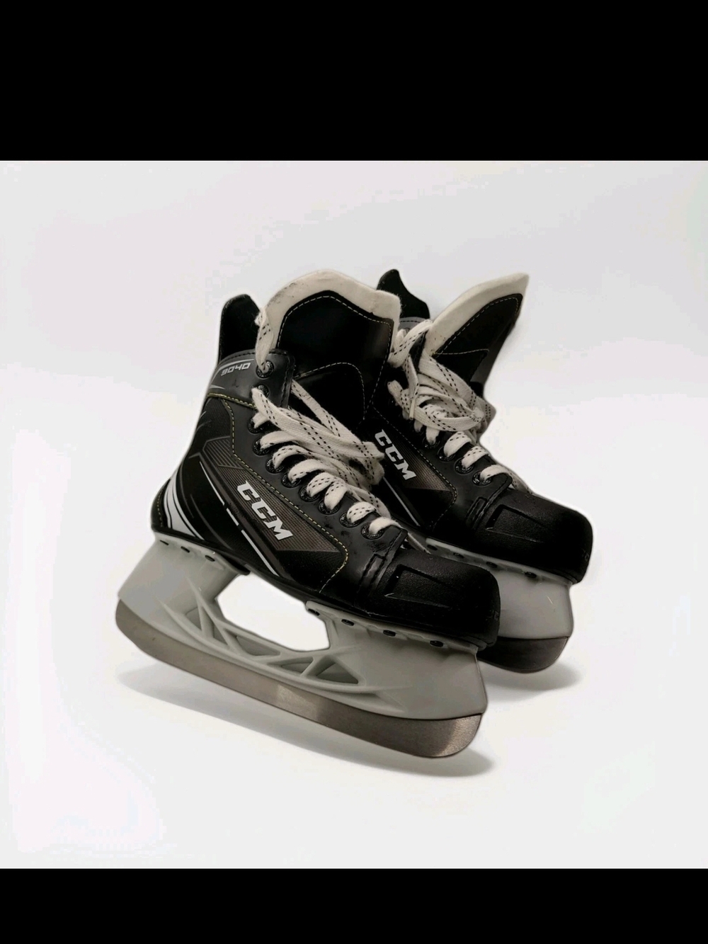 Ccm Tacks 9040 Hockey Skates Size 5 BLACK/SILVER Youth Intermediate Skate